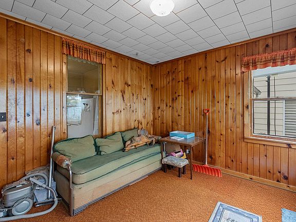 2nd image of 204 Spring St