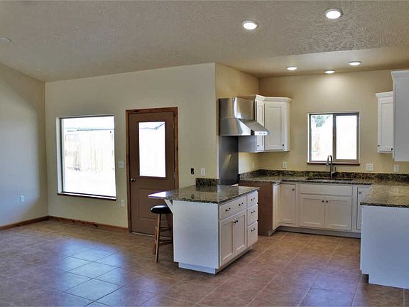 5th image of 404 Lucille Ln