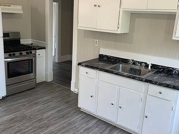 3rd image of 935 Liberty St