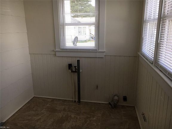 4th image of 42 W Windsor Blvd