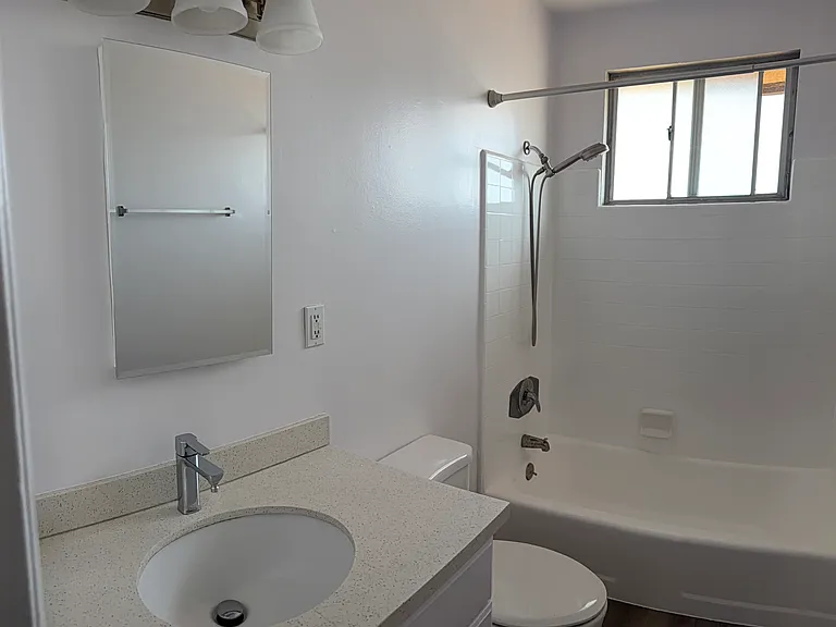 414 E Cedar Ave #17 — Photo 6
