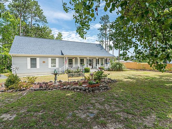 3rd image of 157 Canal Dr