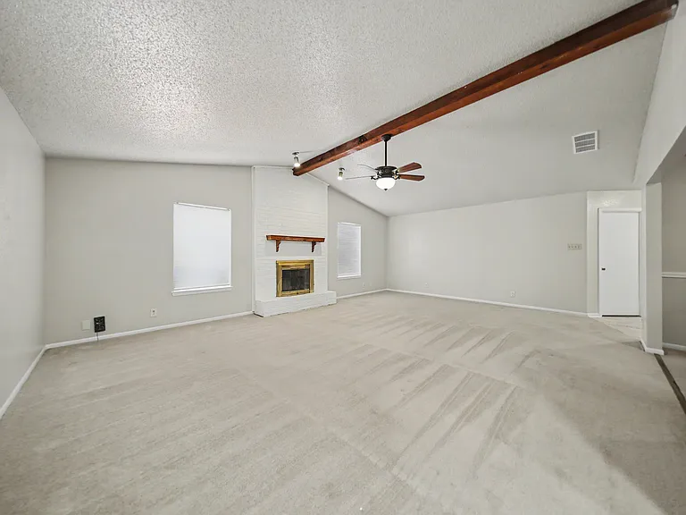 4716 Glass Mountain Dr — Photo 6