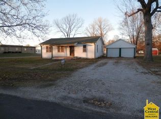 209 W Pettis St, Green Ridge, MO 65332