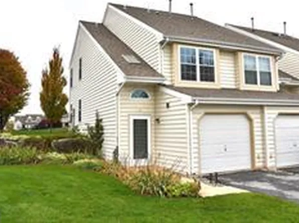 10 Chatham Dr, Morgantown, PA 19543