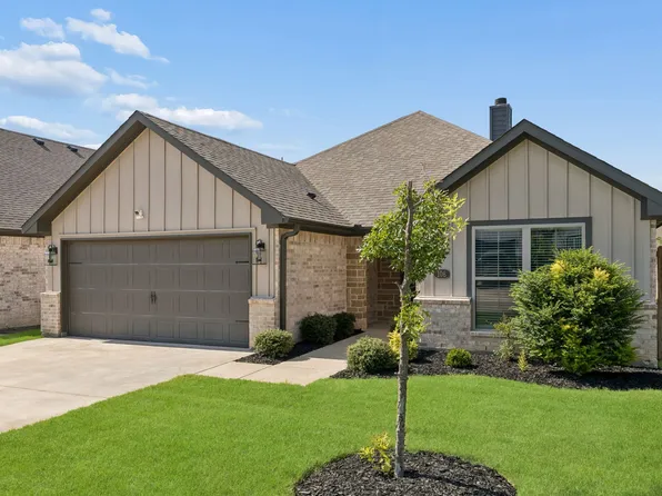 108 Maverick Ln, Pilot Point, TX 76258