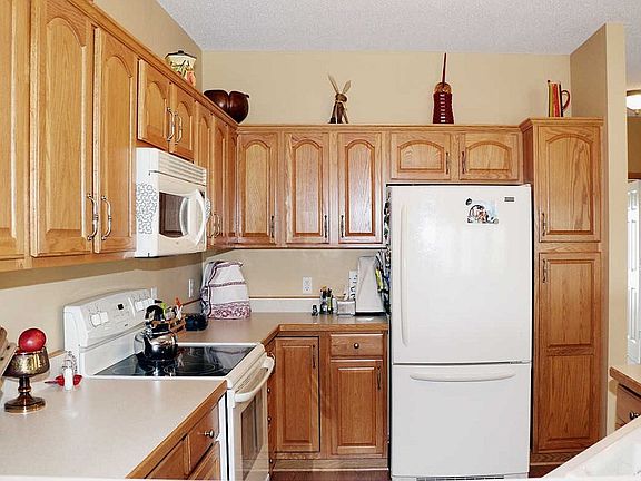 2446 Eilanna Dr Northfield