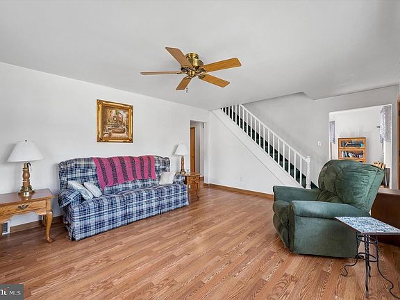 5th image of 716 Brooke Cir