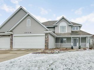 2036 Meadowdale Dr NW, Grand Rapids, MI