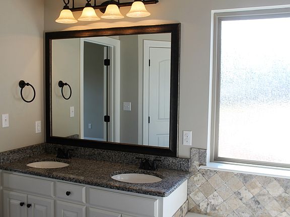 5th image of 1104 Green Wood Cir