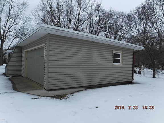 3rd image of 403 Orchard Ct