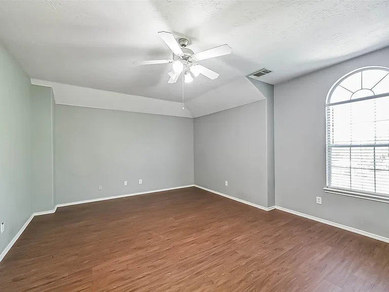 8726 Old Maple Ln — Photo 24