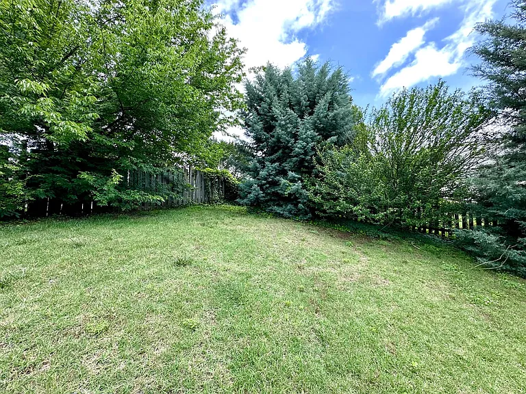 8425 Hirsch Dr — Photo 30