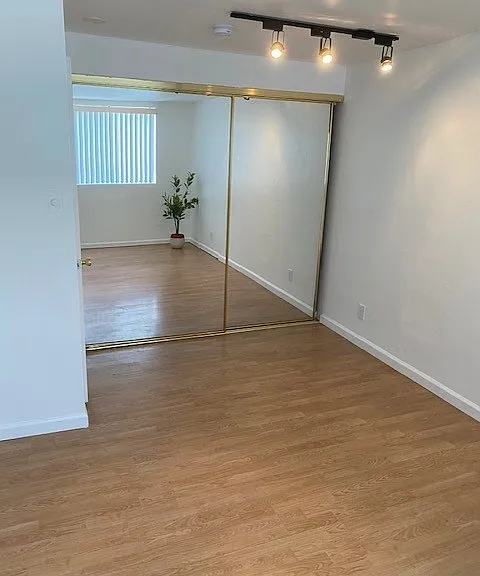 1943 Vista Del Mar Ave #4 — Photo 9