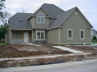 1928 Surrey St, Liberty, MO 64068