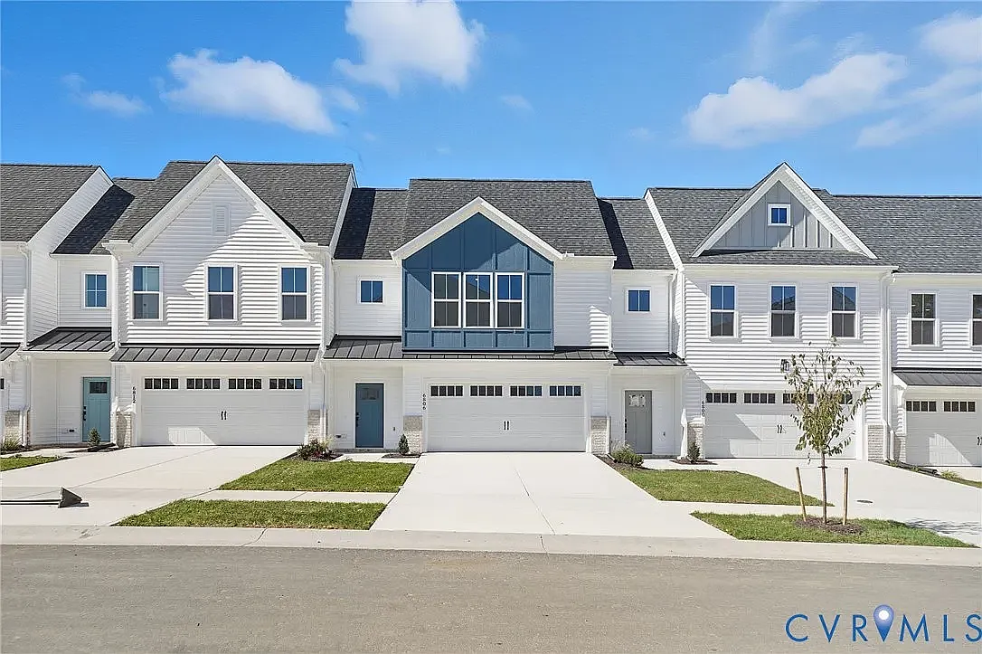 6806 Sunrise Oasis Ln — Photo 1