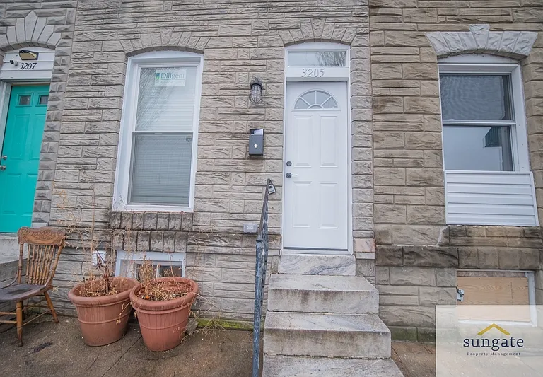 3205 Esther Pl — Photo 35