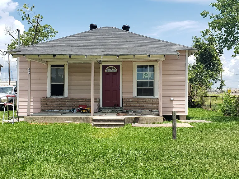 855 McKinley Ave — Photo 1