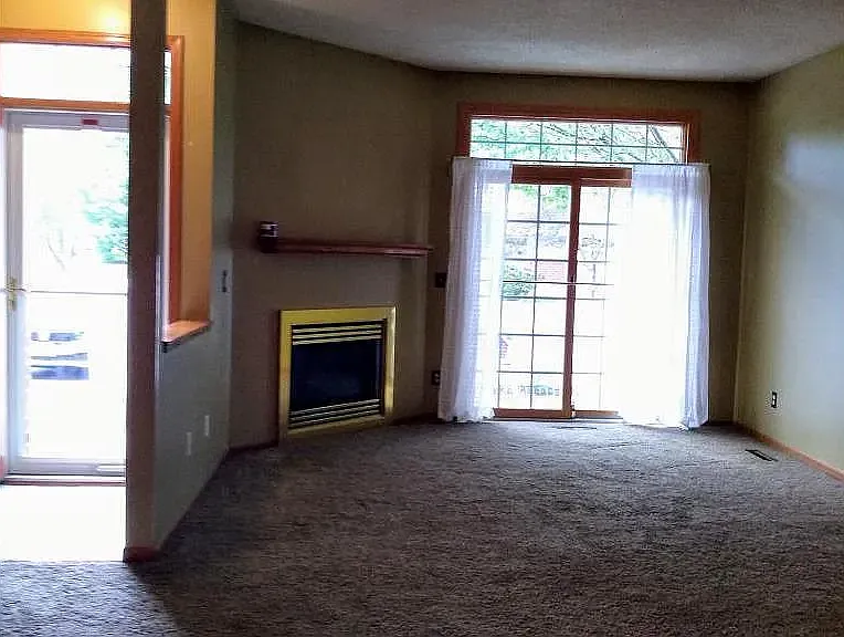 14182 Plymouth Ave S — Photo 2