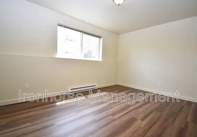 807 W Villard St #13 — Photo 12