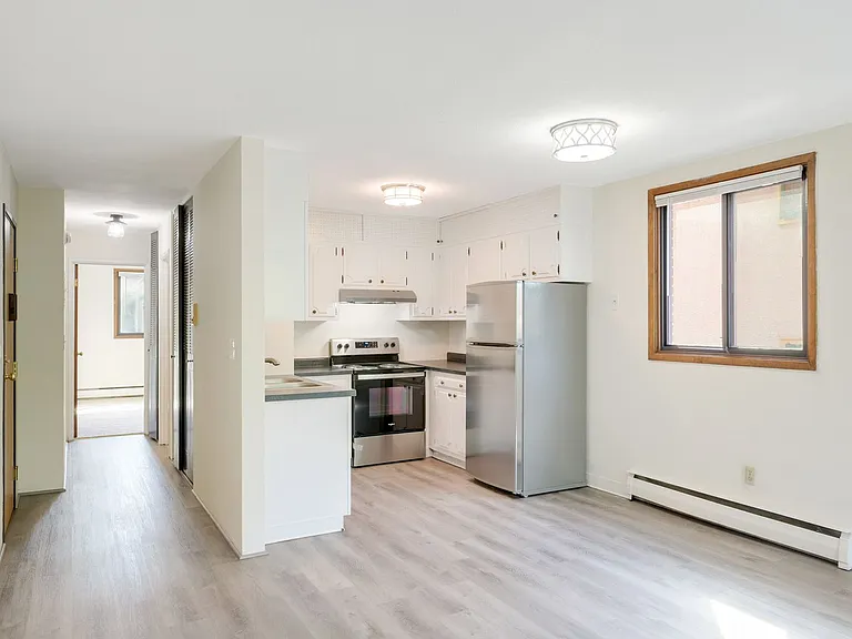 3135 Dupont — Photo 8