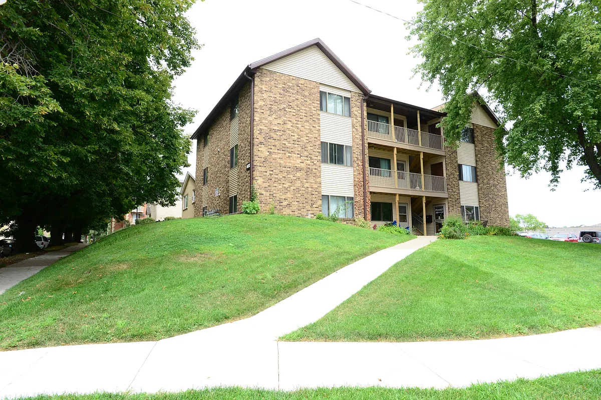 Building Photo - 432 S Dubuque St