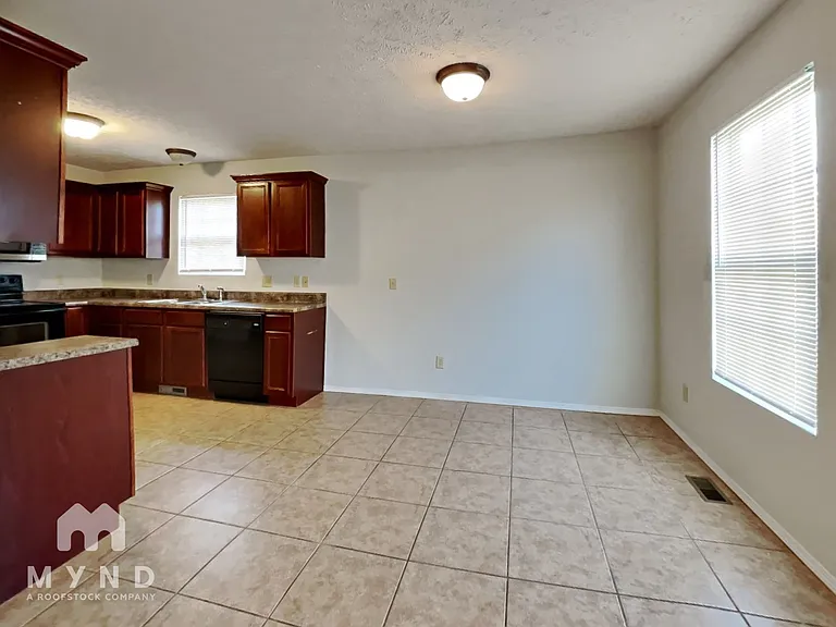 1305 S Marseilles Ave — Photo 4