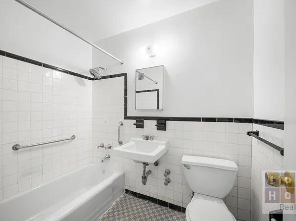 266 East Broadway image 16 of 27