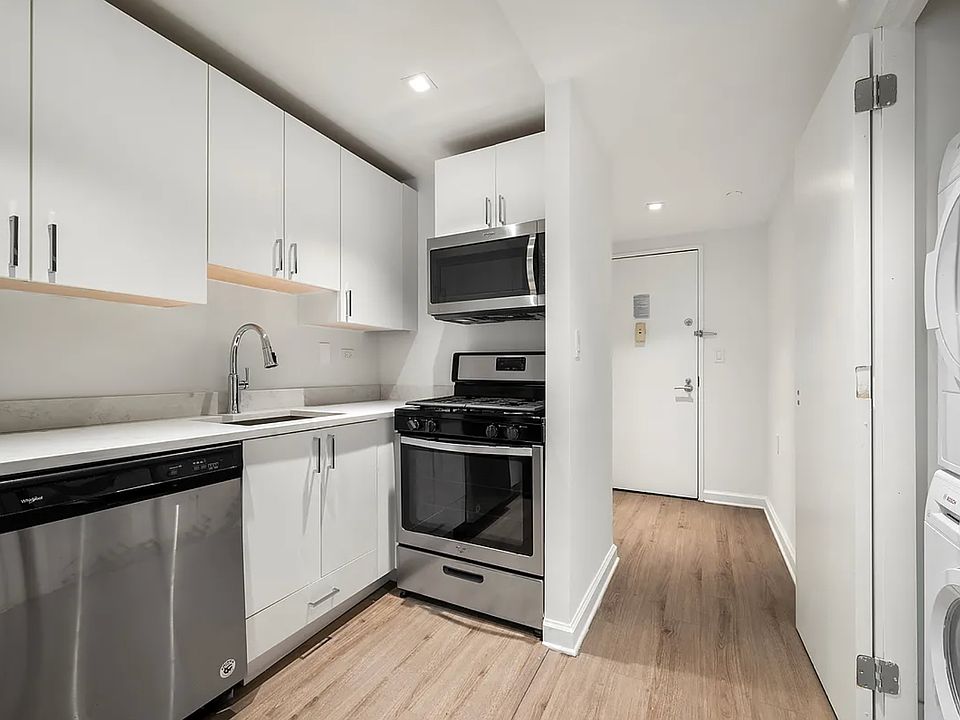1st image of 35 W 33rd St Unit Phd