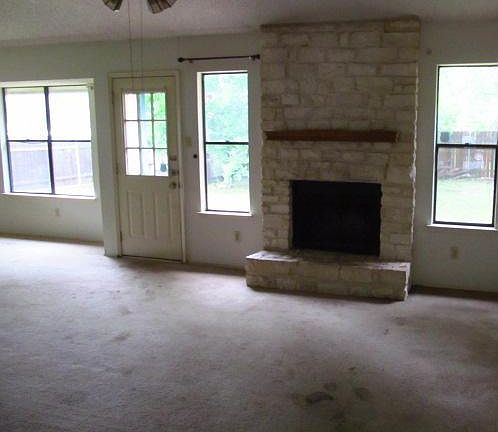 3rd image of 4605 Silverstone Dr