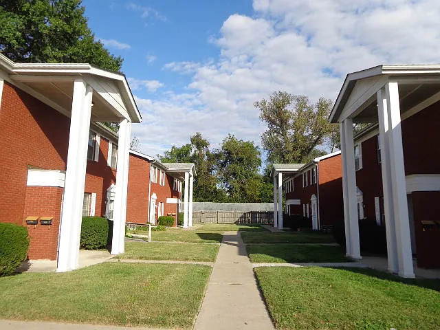2 bed, 900 sqft, $850 — Photo 1
