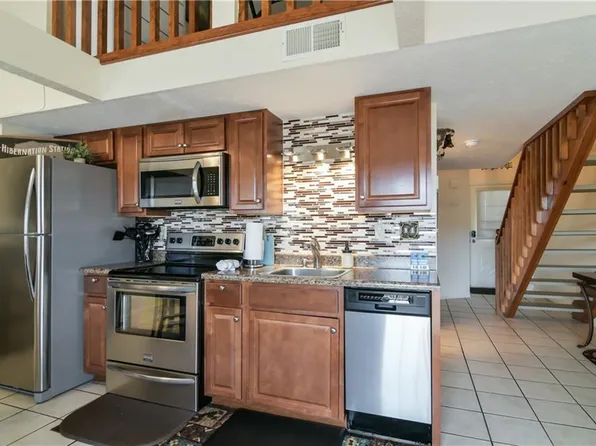 14 Scenic Ct APT 8, Branson, MO 65616