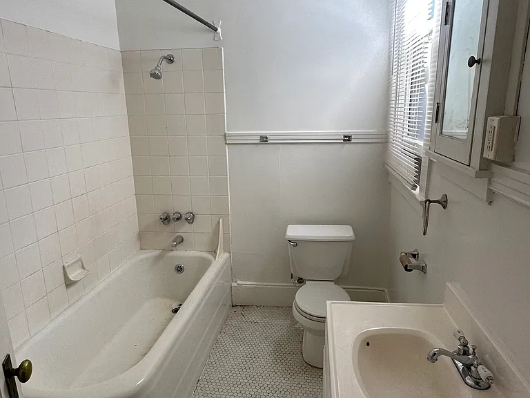 390 Grand Ave #11 — Photo 17