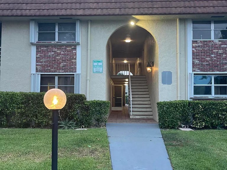 22735 SW 66th Ave — Photo 20