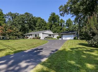 2 Cedar Crest Dr, Danbury, CT 06811