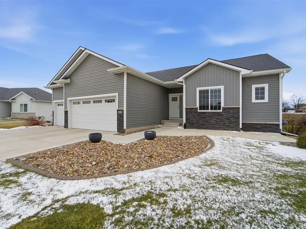403 S Haley Ln, Prairie City, IA 50228