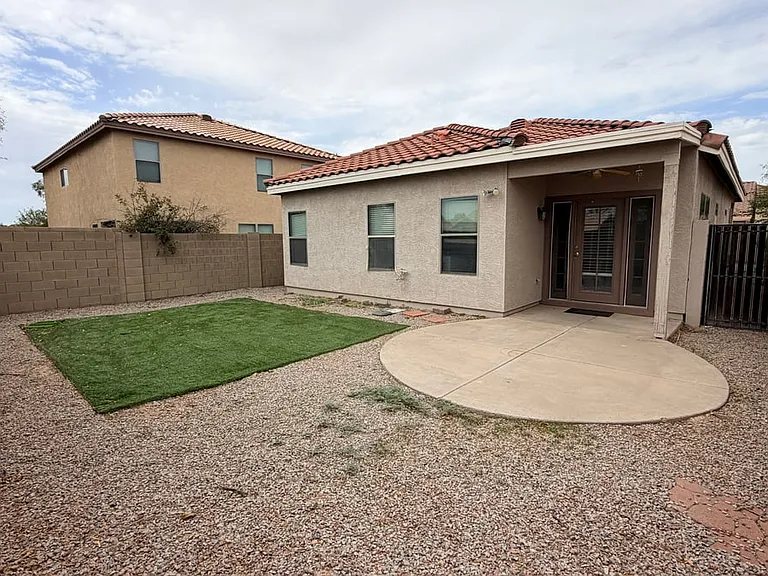 689 E Springfield Pl — Photo 18