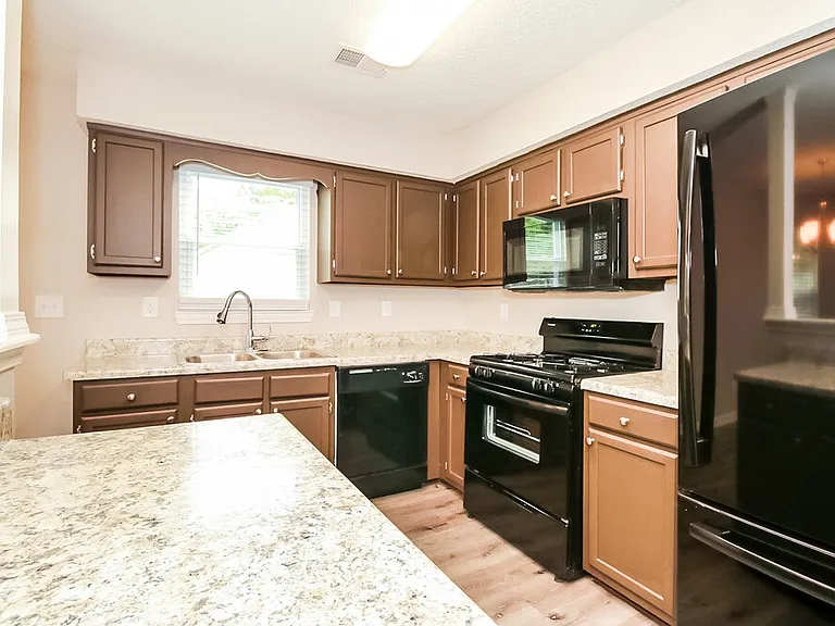 1573 Glynn Ct — Photo 6
