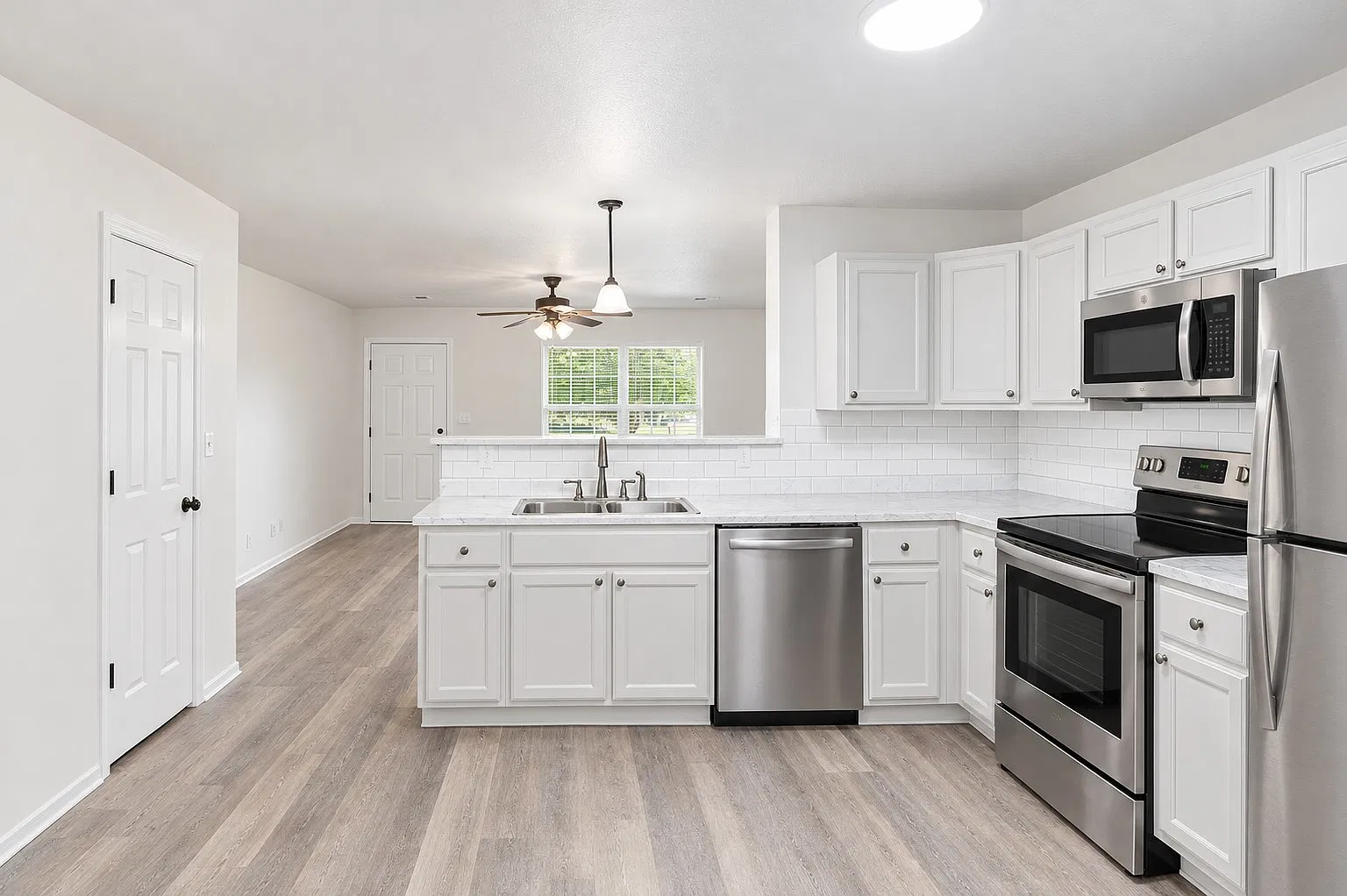 3 bed, 1174 sqft, $1,800 — Photo 2