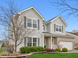 800 S Sparkle Ct, Oswego, IL 60543