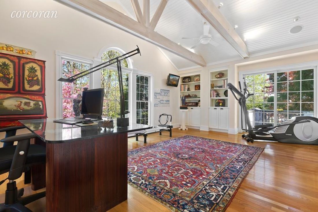  Studio/Office off MBR