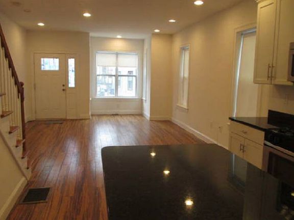 1st Floor: Living Room
