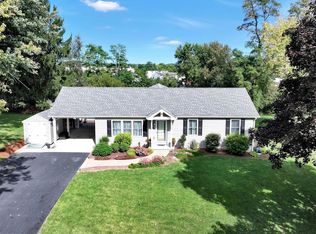 25 York Hill Rd, Etters, PA 17319