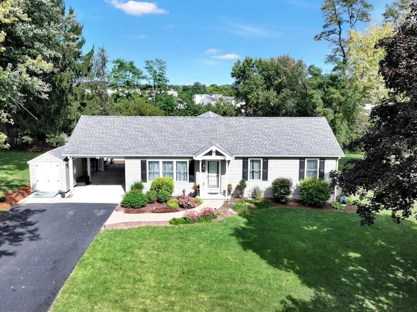 25 York Hill Rd, Etters, PA 17319