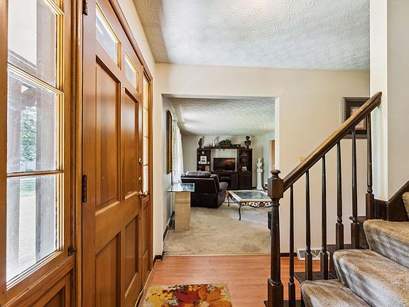 4th image of 13898 Woodsedge Ct