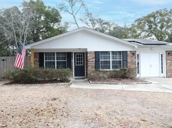 4770 Skyline Dr, Pensacola, FL 32503