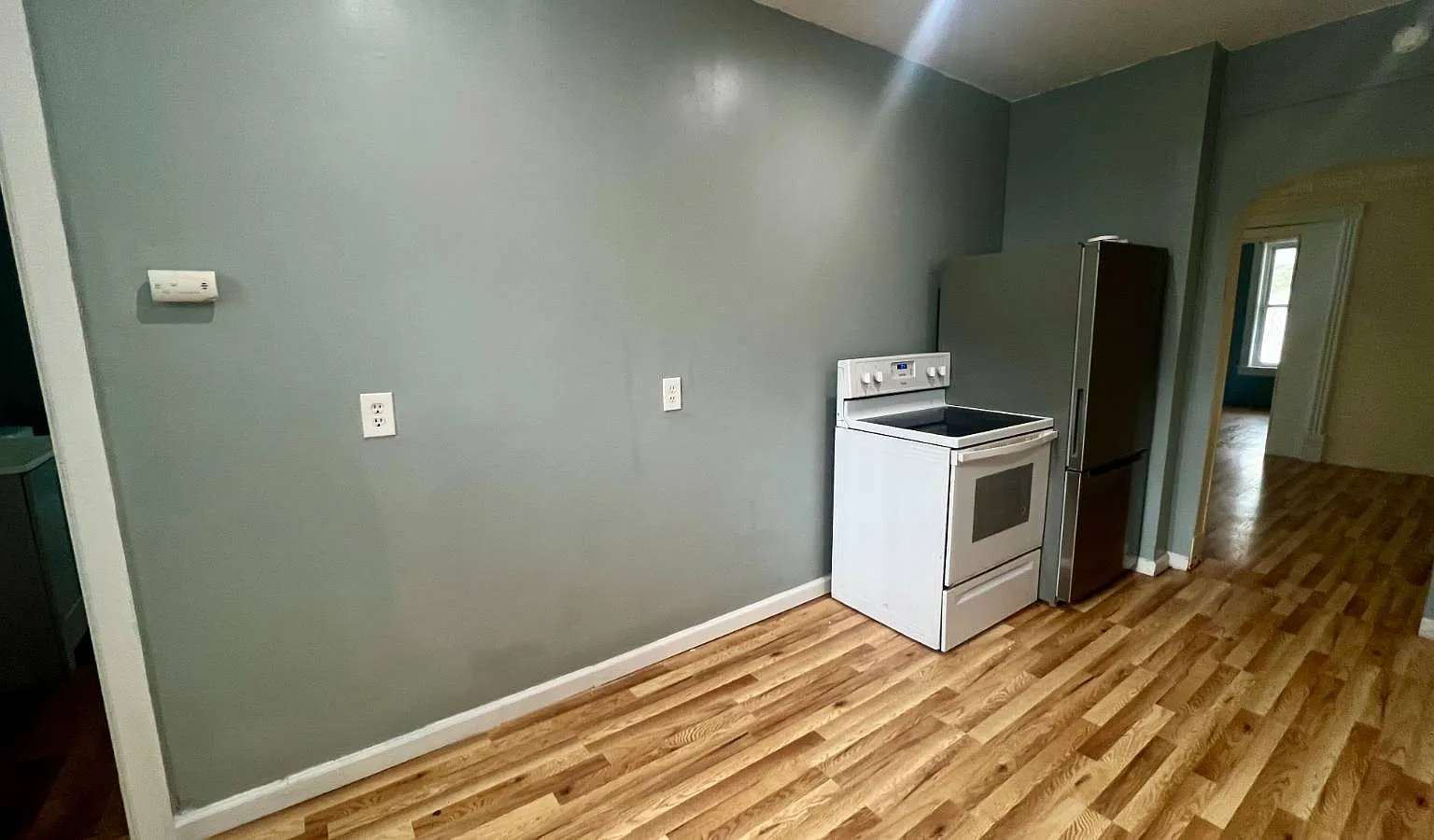 2 bed, 1.0 bath, $1,275 — Photo 4