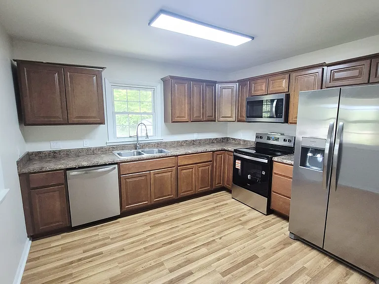 200 Wellview Dr — Photo 6