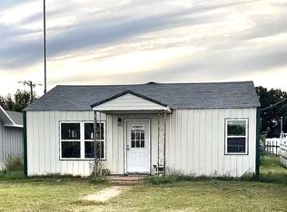 202 S Walnut St, Seiling, OK 73663