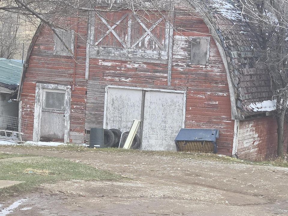 2nd image of 81 Roundhouse Rd SW